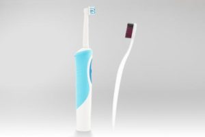 manual toothbrush versus electric toothbrush